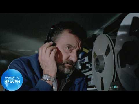 Adentro en la Multitud de "Dentro" - Camino al Cielo - Temporada 4, Episodio 11