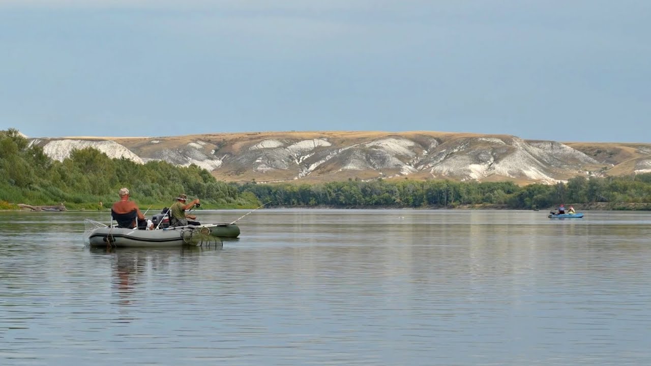 ПОЙМАЛ РЫБУ, КОТОРАЯ ЛОМАЛА КРЮЧКИ МЕСТНЫМ РЫБАКАМ! Рыбалка на дальних берегах.