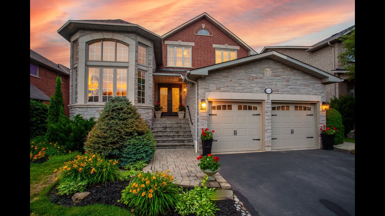 This GLEN ABBEY Home is a CUT ABOVE THE REST | FOR SALE | 2334 Carpenters Circle - Oakville, ON