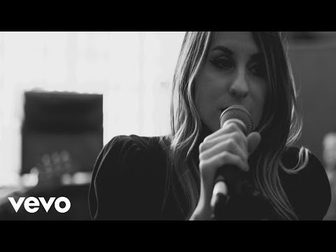 Caitlyn Smith - Scenes From A Corner Booth At Closing Time On A Tuesday