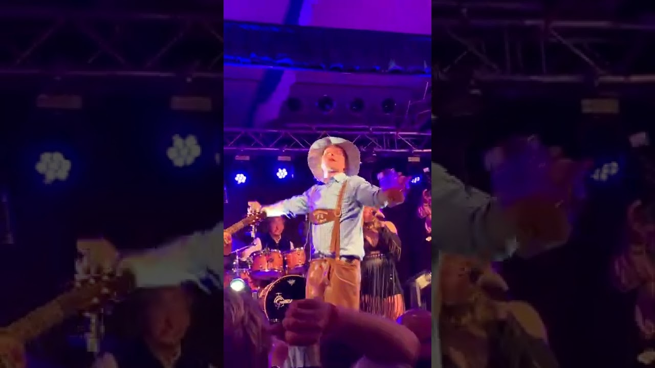Ed Sheeran joining the stage at Frankfurt Oktoberfest!