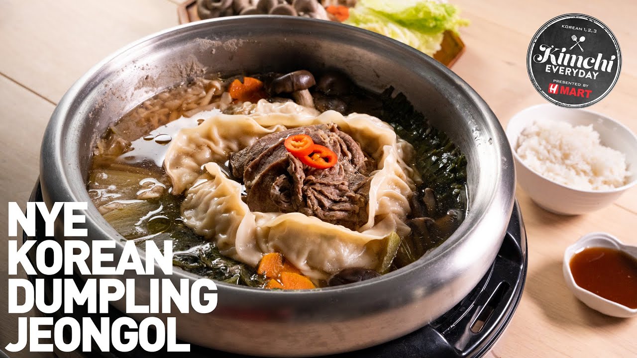 Dumpling Hot Pot, Korean Mandu Jeongol Recipe & Video - Seonkyoung