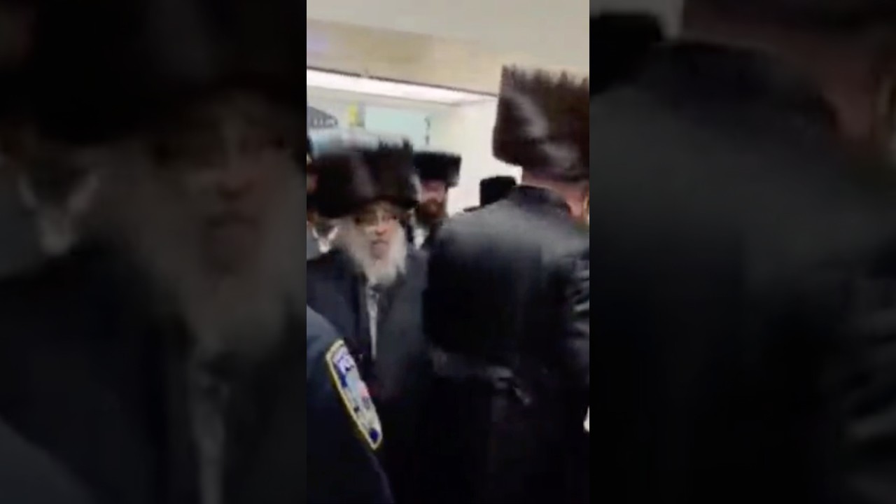 כ״ק האדמו״ר מסאטמאר בשדה התעופה בדרכו לארץ הקודש