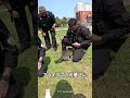 警察を無力化したアライグマ