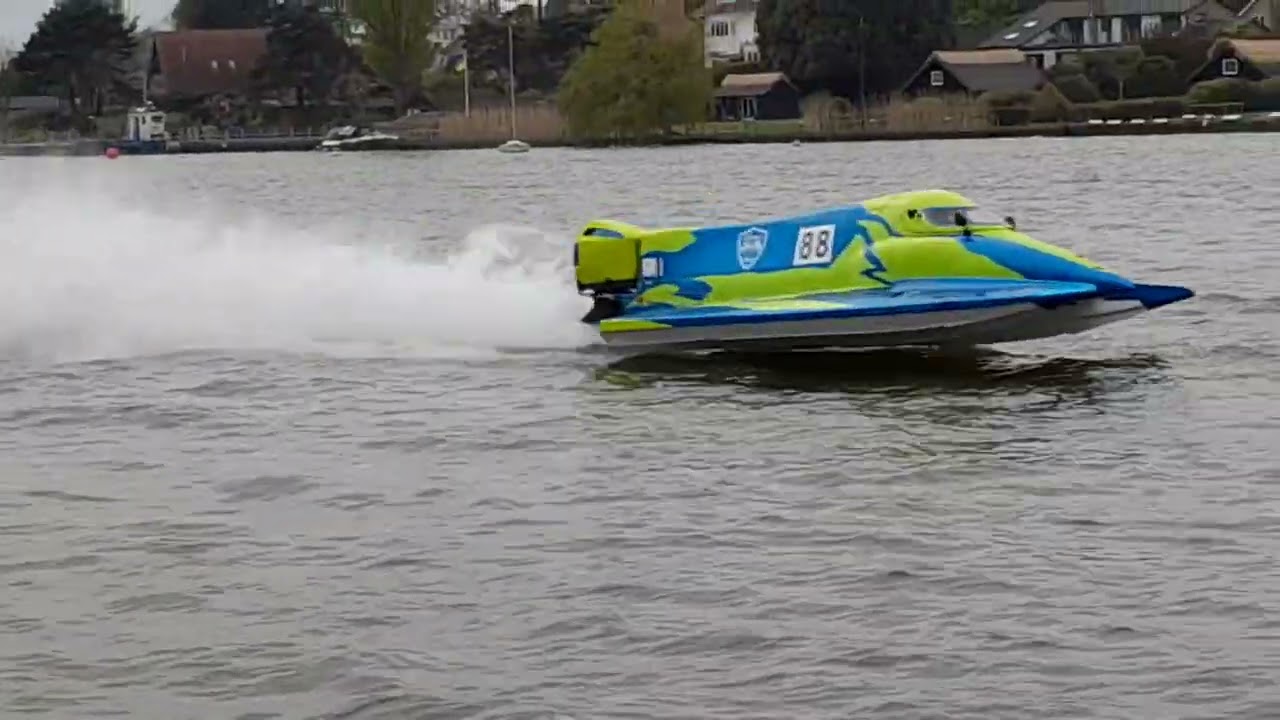 Powerboat racing oulton broad Formula 2 heat 2 (Day 2) YouTube Powerboat racing oulton broad Formula 2 heat 2 (Day 2) YouTube
