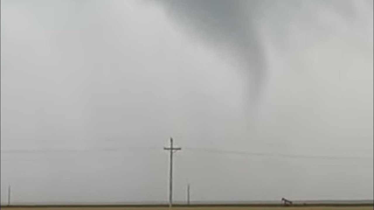 Live Storm Chase - South Kansas Tornado and Severe Weather Threat - YouTube
