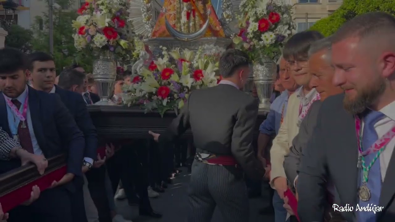 OFRENDA FLORAL A LA MORENITA