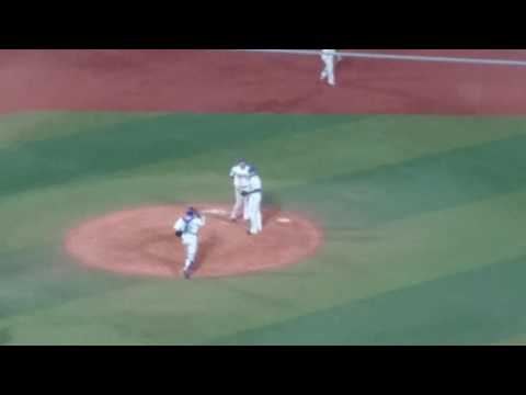 160603ハマスタ_ロッテ戦_康晃ジャンプ_ヤスアキジャンプ