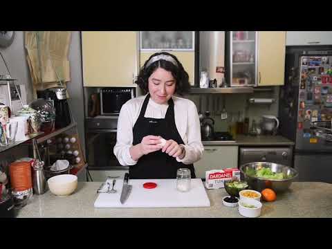 ვიდეო: როგორ მოვამზადოთ სალათი თინუსით და კრუტონით