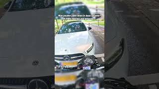 Mercedes Geeft Motor Geen Ruimte