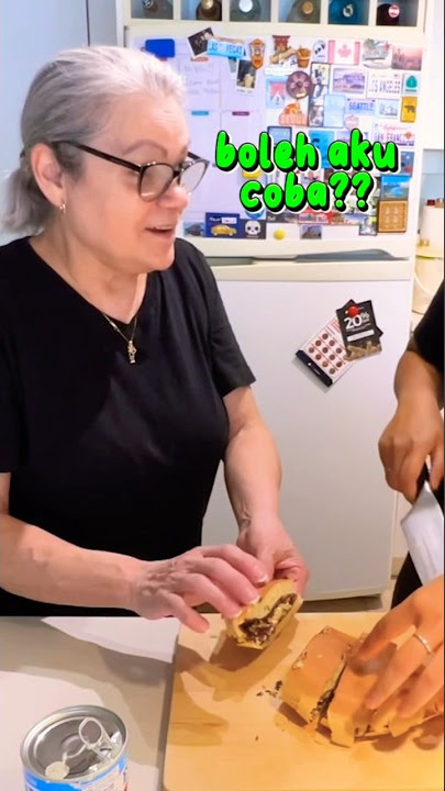 SAMPE NGGAK SABAR! 🤠REAKSI BIBI TUKANG BUAT KUE PERTAMA KALI NYOBAIN MARTABAK MANIS