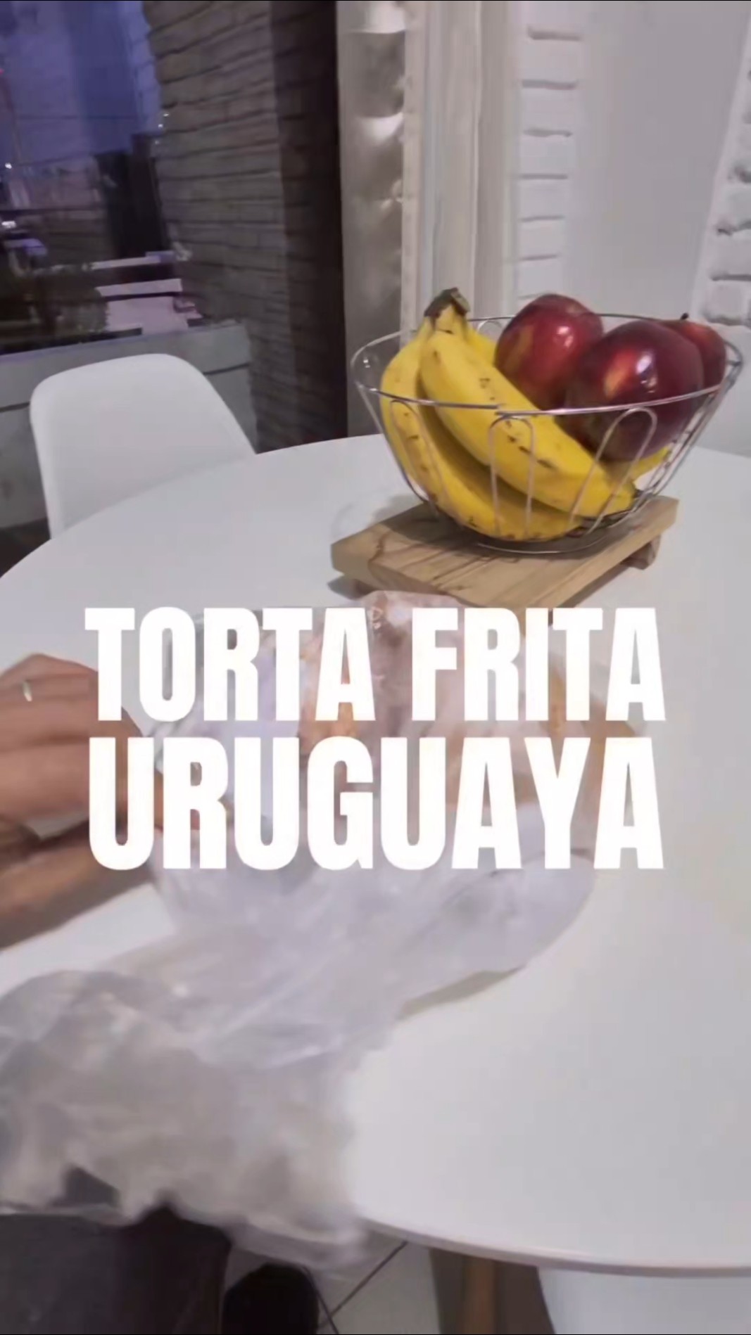 #CUBANO PROBANDO #TortaFrita en #URUGUAY
