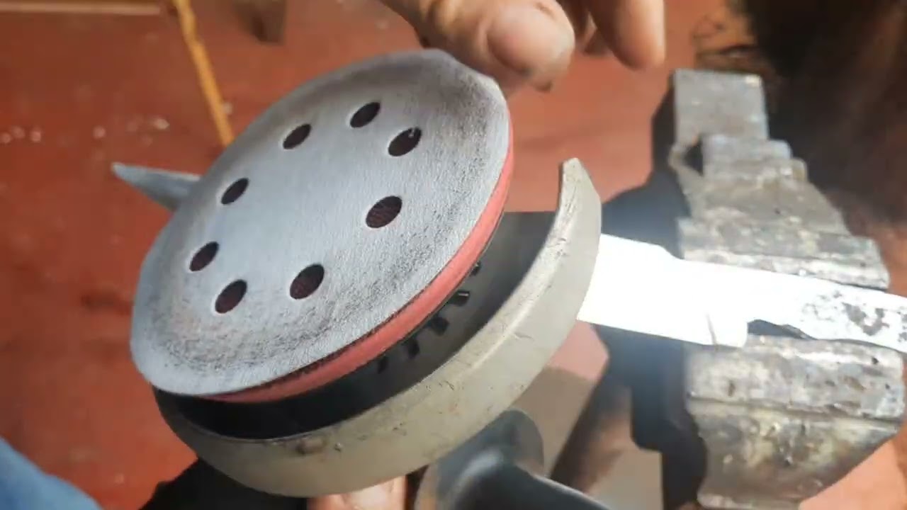 Fazendo uma faca pra churrasco com mola. Vale a pena ver!