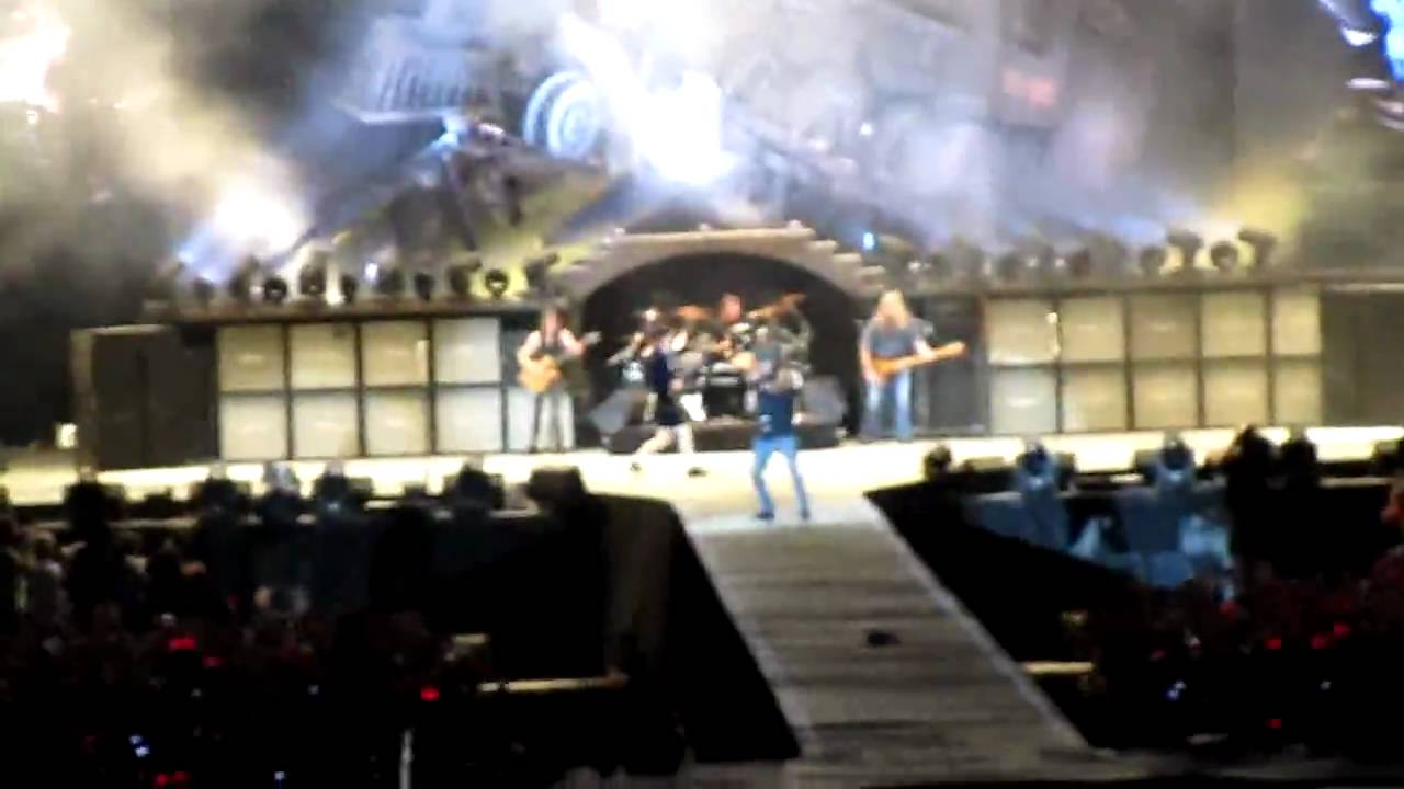 AcDc - Intro- Rock 'n' Roll Train - Bilbao - YouTube