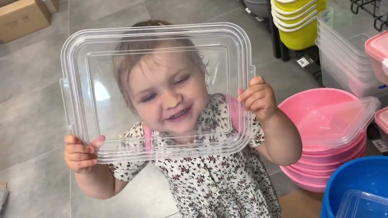 عصيدة الشوفان. نخرج بعد المطر للتسوق. تركب أمّي درّاجتها الهوائية باحترافية. أشاهد جمال البستان