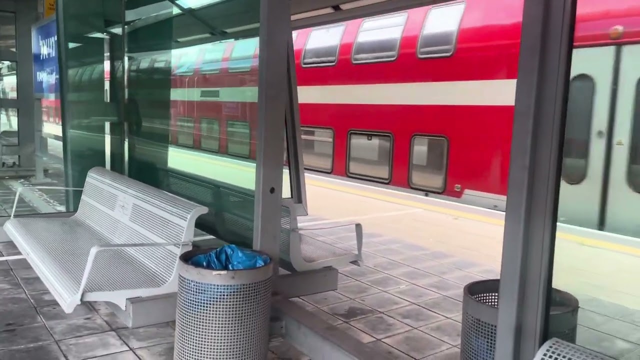 רכבת 423 מהירה לבאר שבע מרכז של השעה 15:59 יוצאת מרציף 1 בתחנת כרמיאל