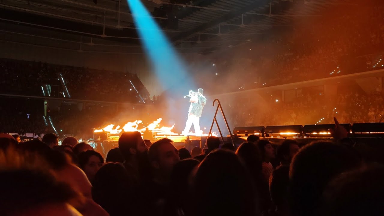 Zetak canta Akelarretan de manera espectacular en su gran concierto Mitoaroa