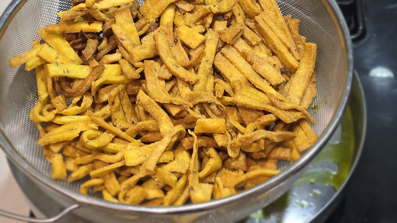 Suji ke Namakpare (Crispy Sooji Namak Para)by rasoiwithsangeeta-saibeti