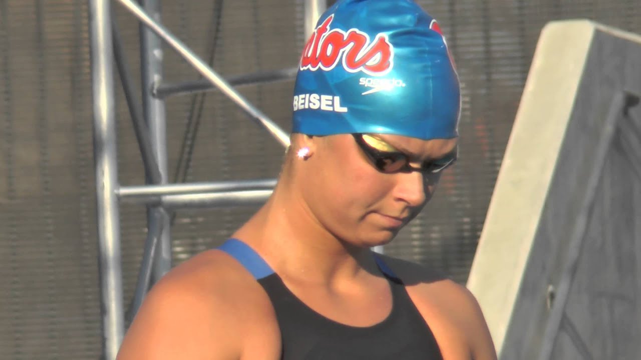 Elizabeth Beisel Getting Ready to Race - W 400 IM A Final - 2014 Phillips 66 National Championships