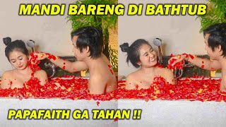 MANDI BARENG DI BATHTUB