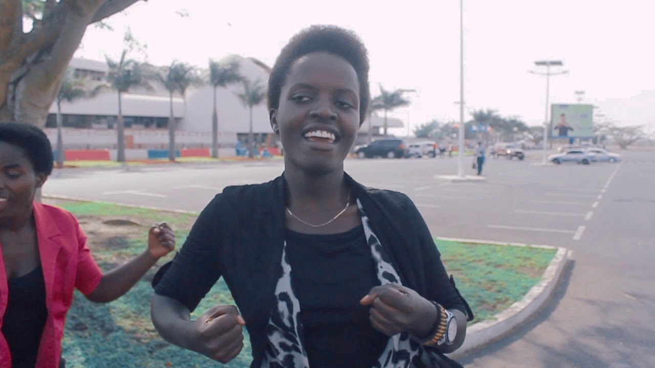 Yesu yicaye kumusozi by Bethel