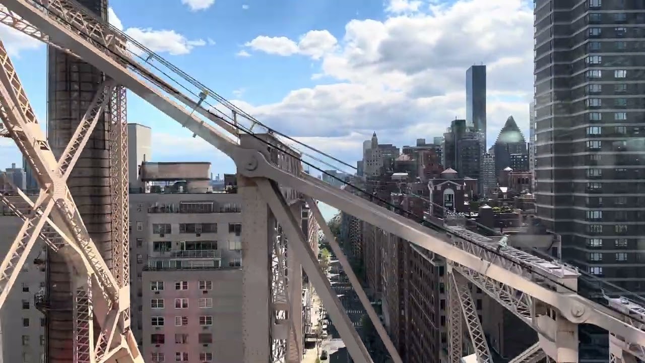 On The Cable-Car from Manhattan to Roosevelt Island, New York City!