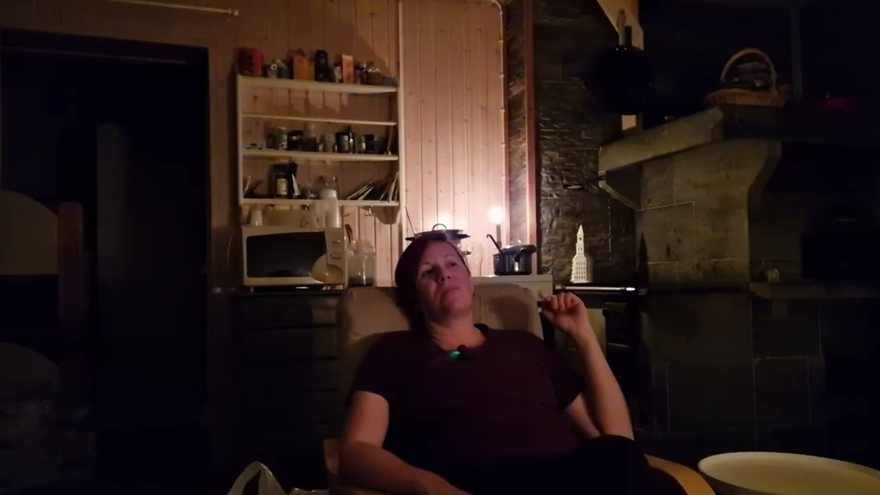 24 tuntia yksin ilman sähköä: osa 2 hämärä laskeutuu mökkiin