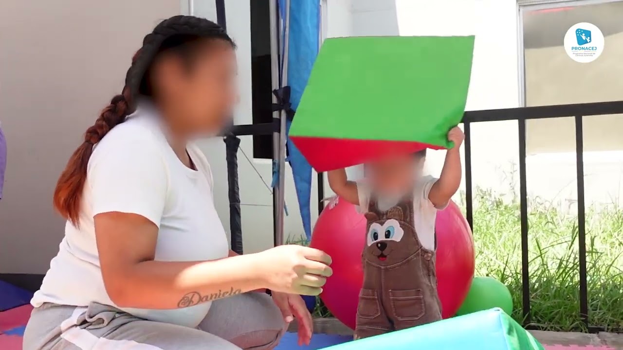 Madres adolescentes del Centro Juvenil Santa Margarita participaron del taller "Familia Joven".