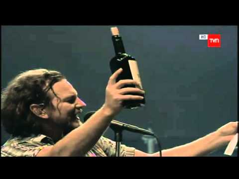 Eddie Vedder: "El Vino aquí es más rico que la chucha" (Pearl Jam, Lollapalooza Chile 2013)