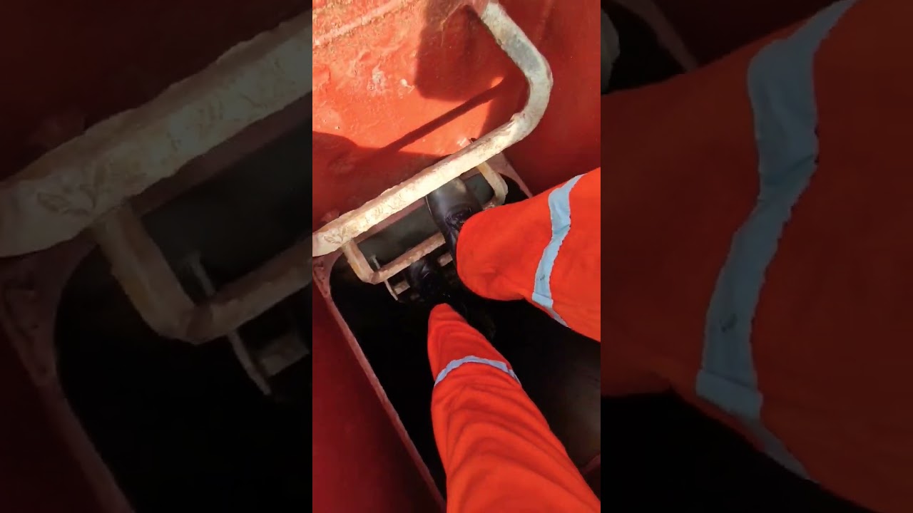 2 Going out of the hold through hatch access in bulker ship #sealife #shortvideo#viral#merchantnavy