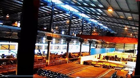 Lái Cầu trục trong nhà máy cán thép xây dựng