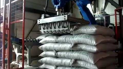 Motoman robot palletising bags