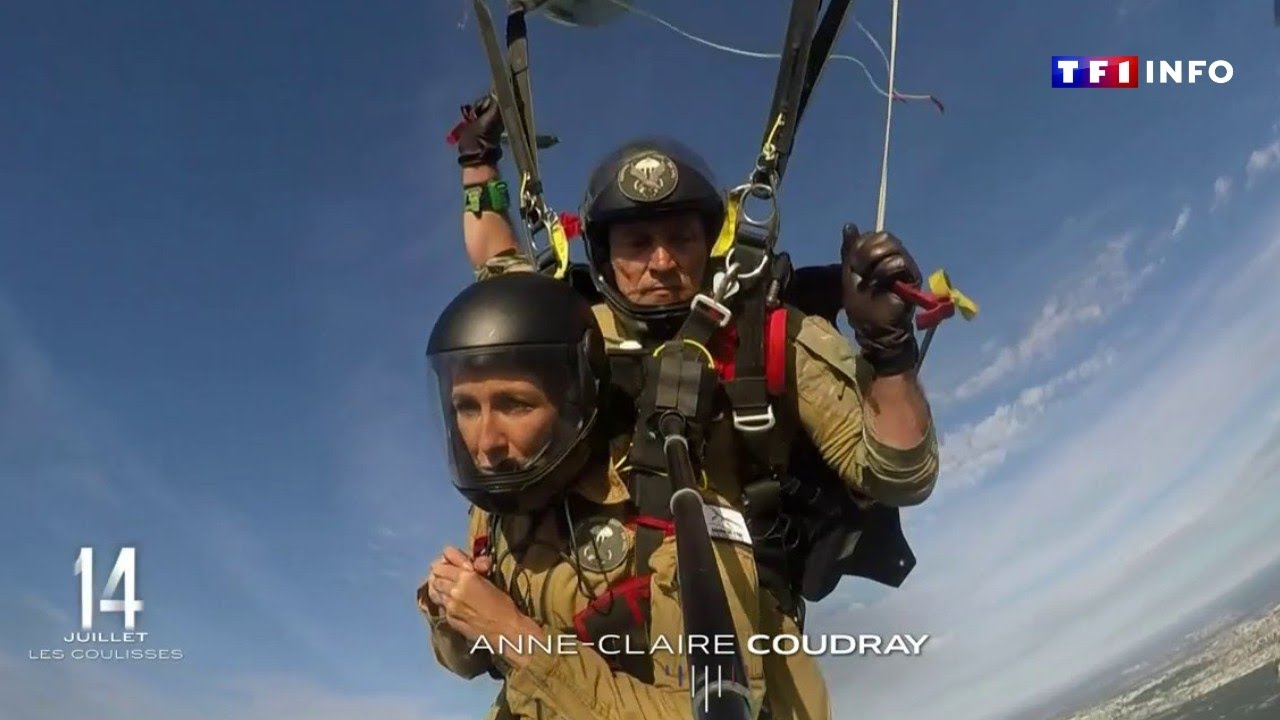 Saut en parachute d'Anne-Claire Coudray avec les ambassadeurs de l’Armée de l’air
