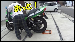 Chibiライダー 【孤軍奮闘記】デイトナのタイヤローラーを使ってチェーンに潤滑油を塗布しました！