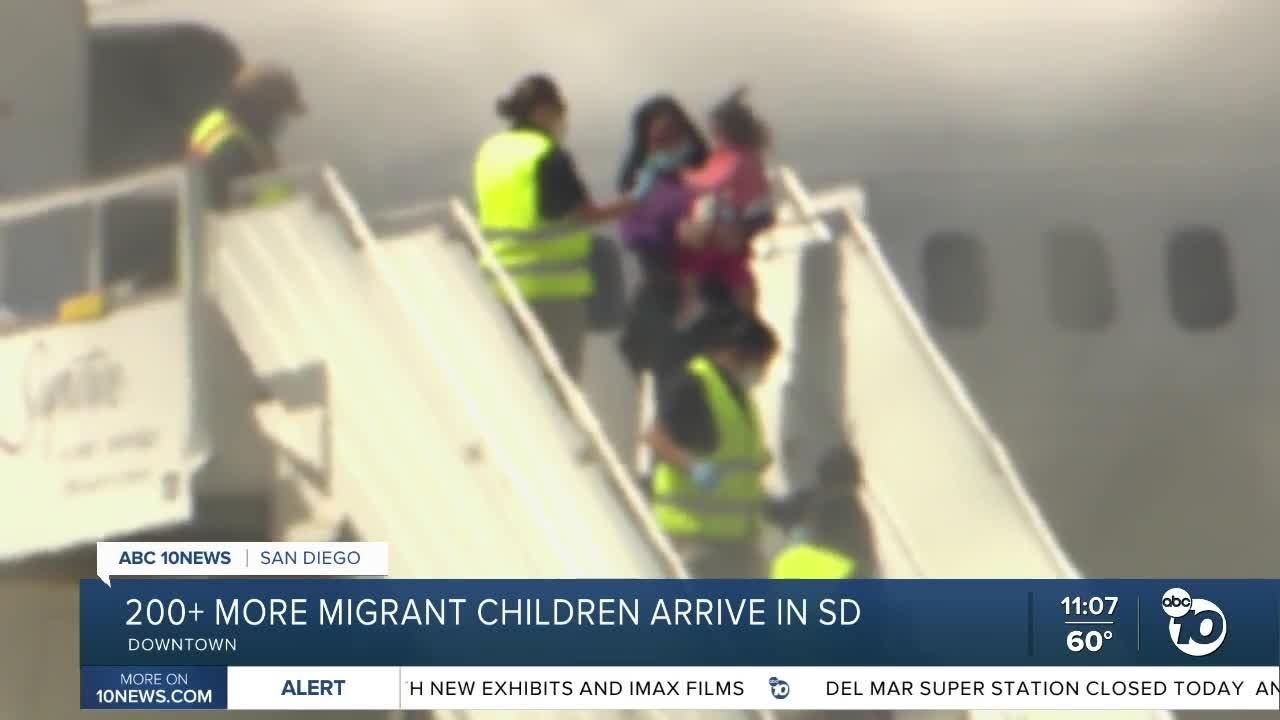 200+ more migrant children arrive in San Diego - YouTube