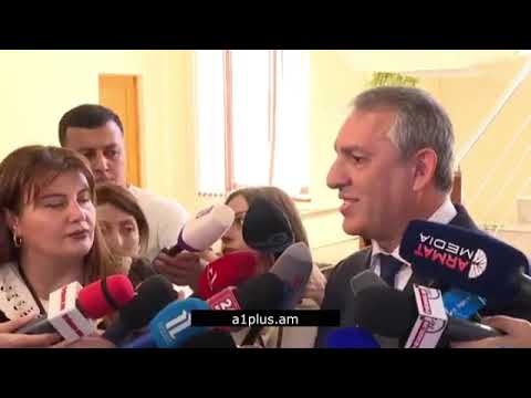 «Ի՞նչ եք առաջարկում, ի՞նչ անենք, խի՞ եք էս թեման էսքան քննարկում». Արմեն Խաչատրյանի ճեպազրույցը