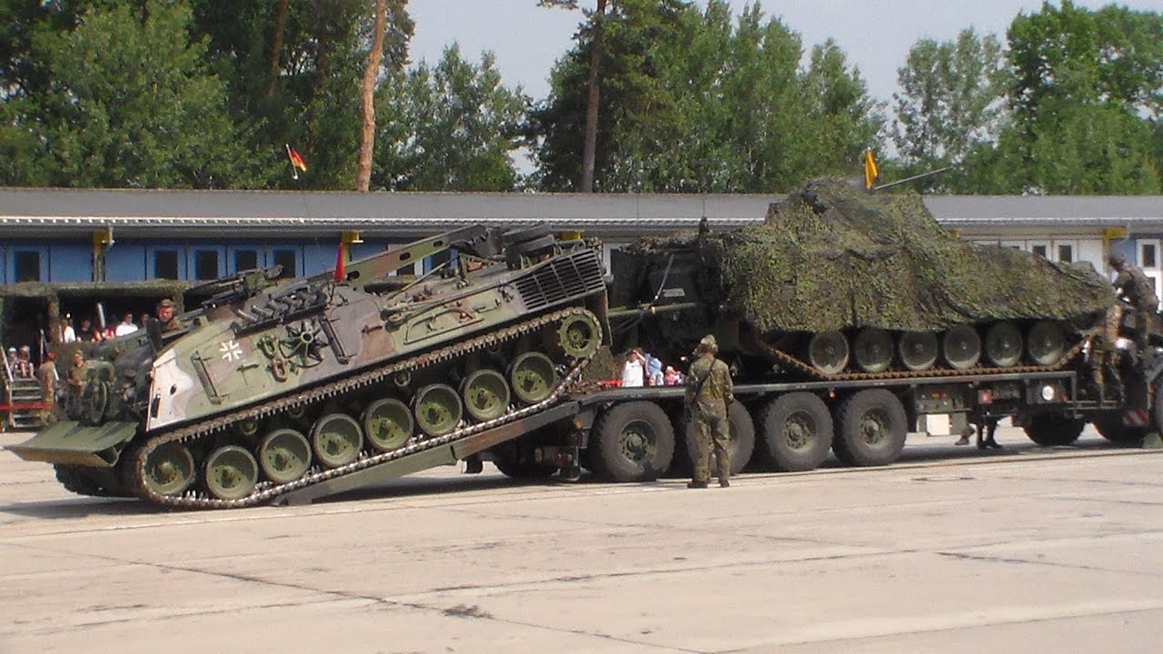 Verladung SPz Marder mit Bergepanzer auf SLT 56, Burg 2016