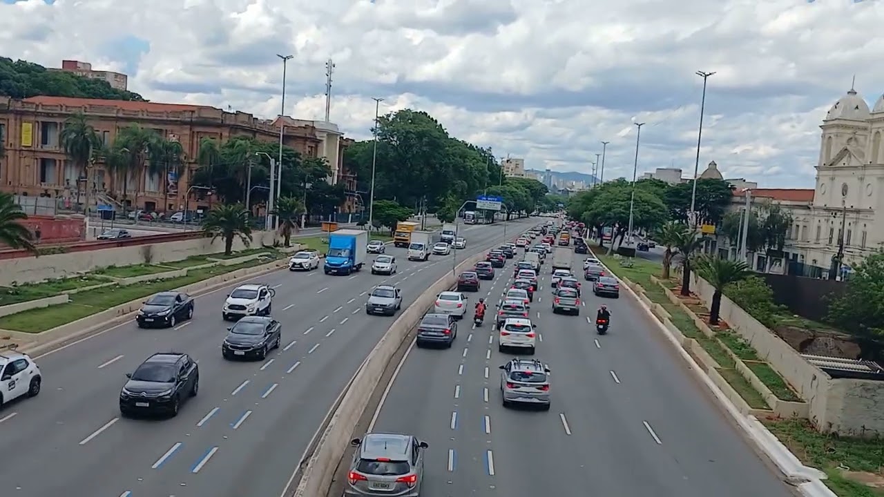 ! 😲Andando na avenida mais movimentada de São Paulo 
