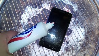 Can toothpaste fix a cracked phone screen?