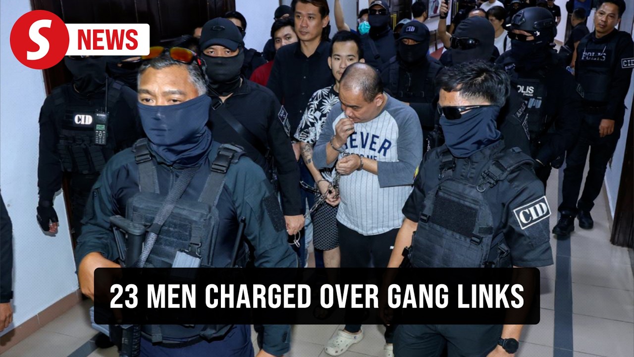 Gang members charged in Kuching under heavy guard - YouTube