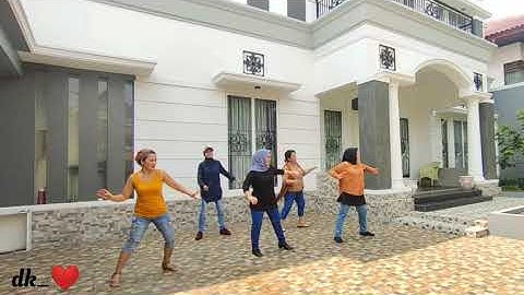 Blame It on The Boogie - line dance