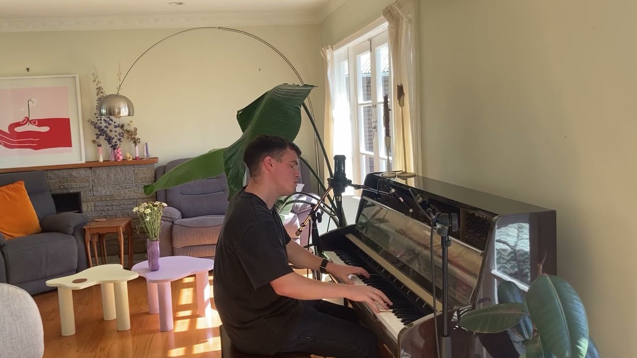 Nick Dow - Under The Surface (Live Performance)