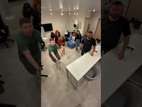 وضع القط عندما يتأخر الإفطار