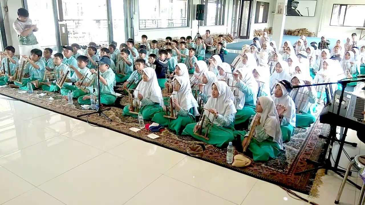 SDIT Damar Mas Banjaran Bermain #Angklung di Bale Seni Barli   #Kotabaruparahyangan