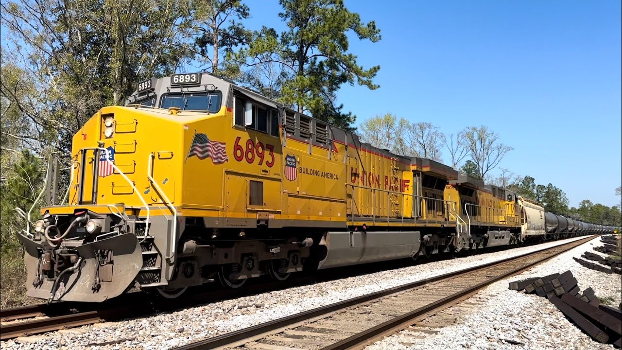 Union Pacific AC4460CW 6893 Leads CSX B621-23 at Dahoma, FL