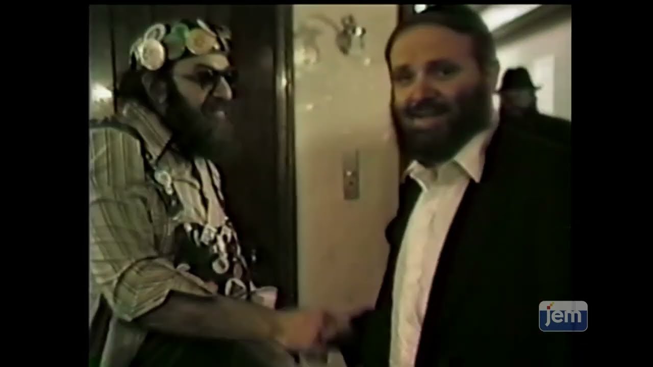 Chasidim Dance - Yud Alef Nissan 5747 | חסידים רוקדים - י"א ניסן תשמ"ז