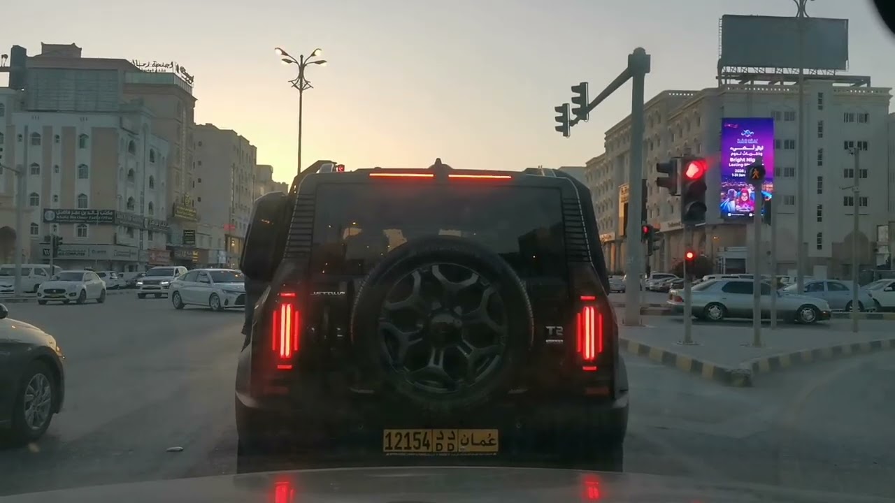 رحلة هادئة في شوارع صلالة… مناظر تأخذك بعيدًا