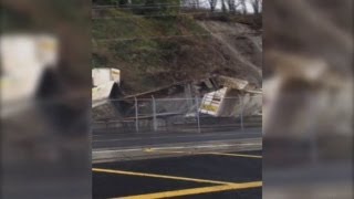 Mudslide derails train in Washington