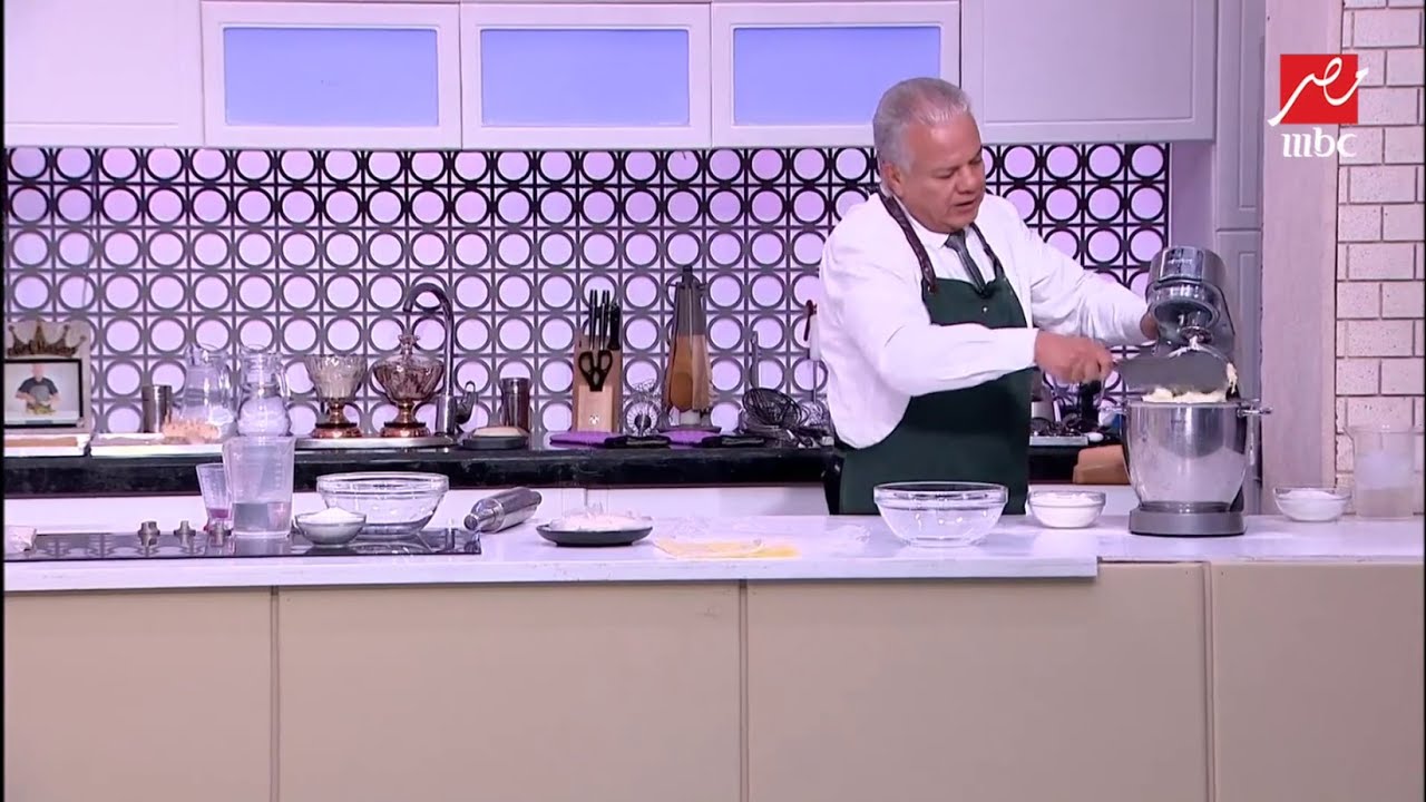 الشيف حسن وطريقة تحضير عجينة الميلفيه في البيت بكل التكات والحركات