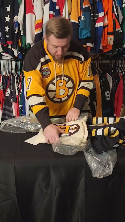 Well this is awkward: Boston Bruins forced to make wardrobe change due to  uniform gaffe before game – KIRO 7 News Seattle